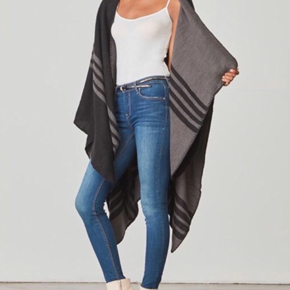 BB Dakota reversible Poncho